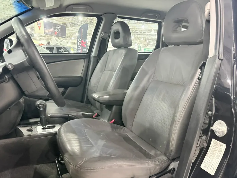 Mitsubishi Airtrek Preto