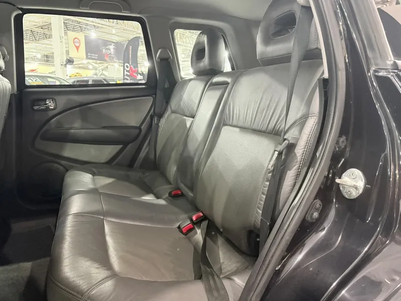 Mitsubishi Airtrek Preto