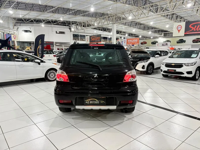 Mitsubishi Airtrek Preto
