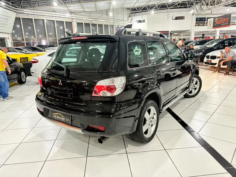 Mitsubishi Airtrek Preto