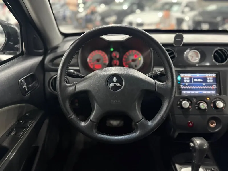 Mitsubishi Airtrek Preto