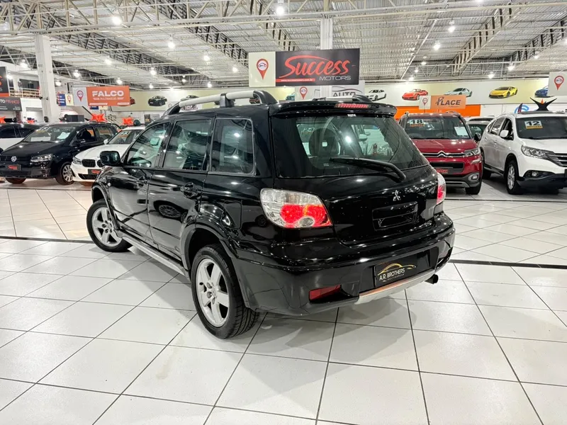 Mitsubishi Airtrek Preto