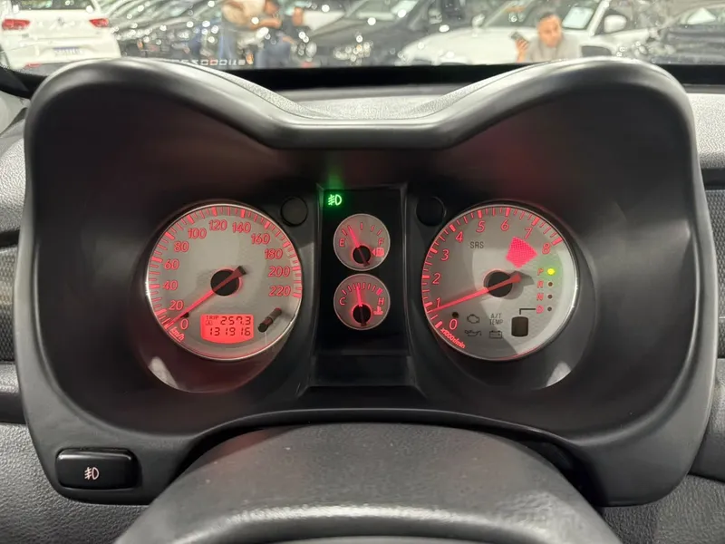Mitsubishi Airtrek Preto