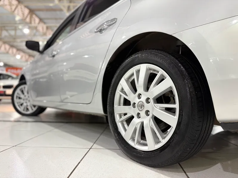 Nissan Sentra Prata