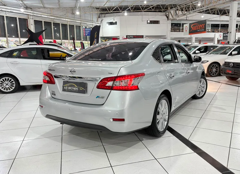 Nissan Sentra Prata