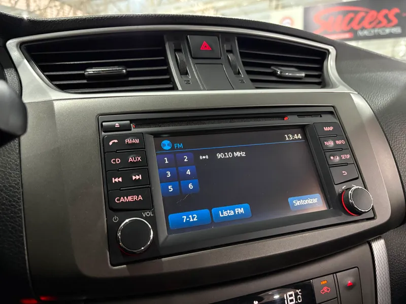 Nissan Sentra Prata