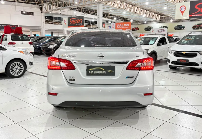 Nissan Sentra Prata