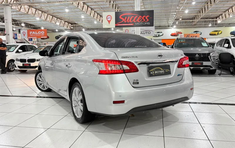 Nissan Sentra Prata