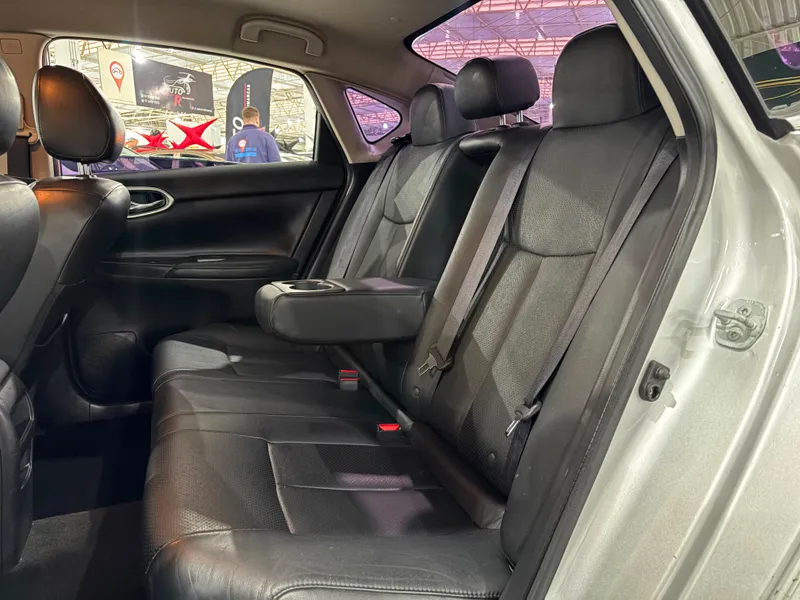 Nissan Sentra Prata