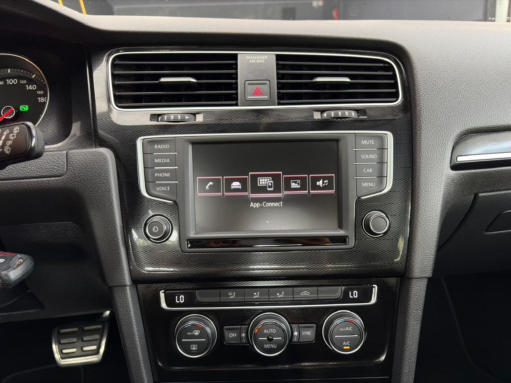 Volkswagen Golf Branco