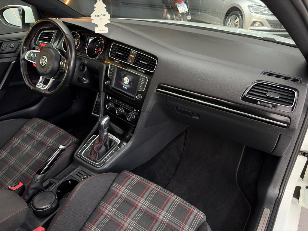 Volkswagen Golf Branco