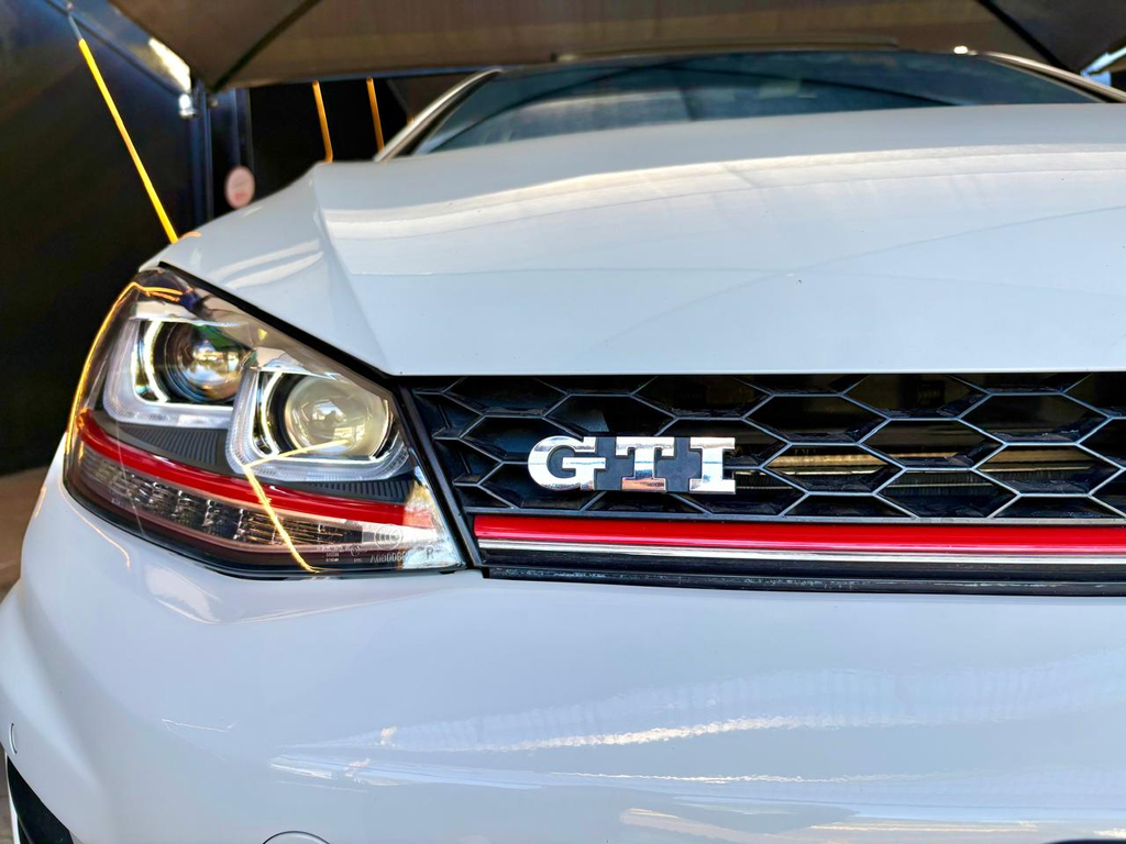 Volkswagen Golf Branco