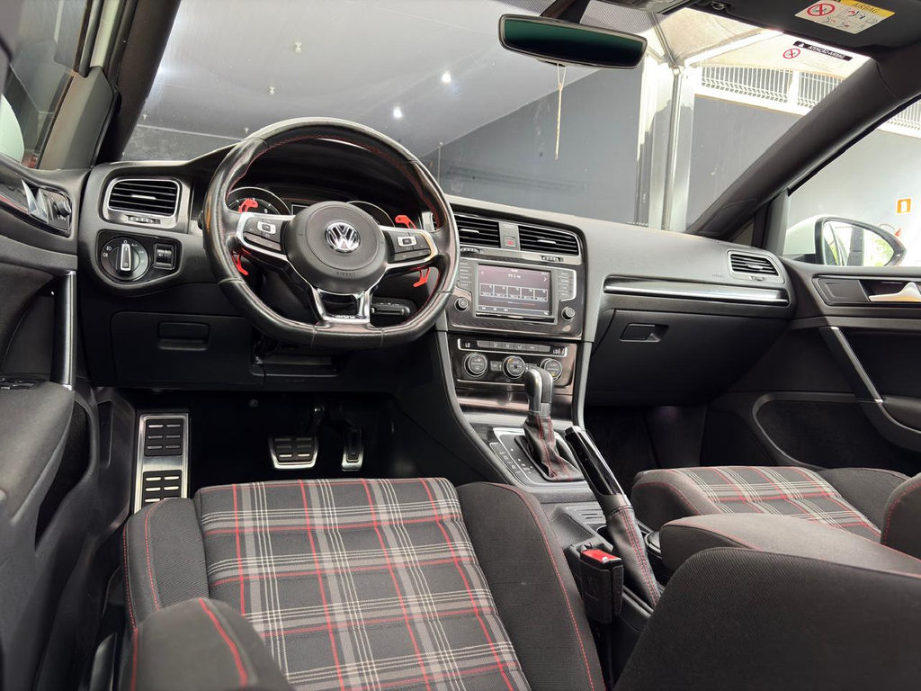 Volkswagen Golf Branco