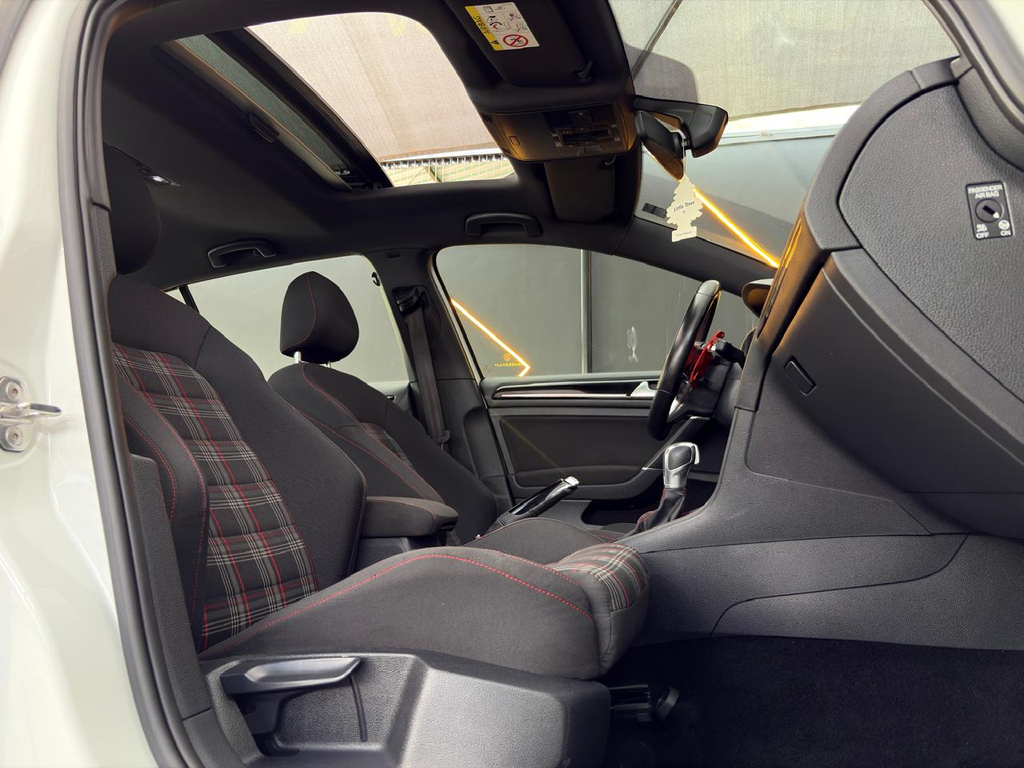 Volkswagen Golf Branco