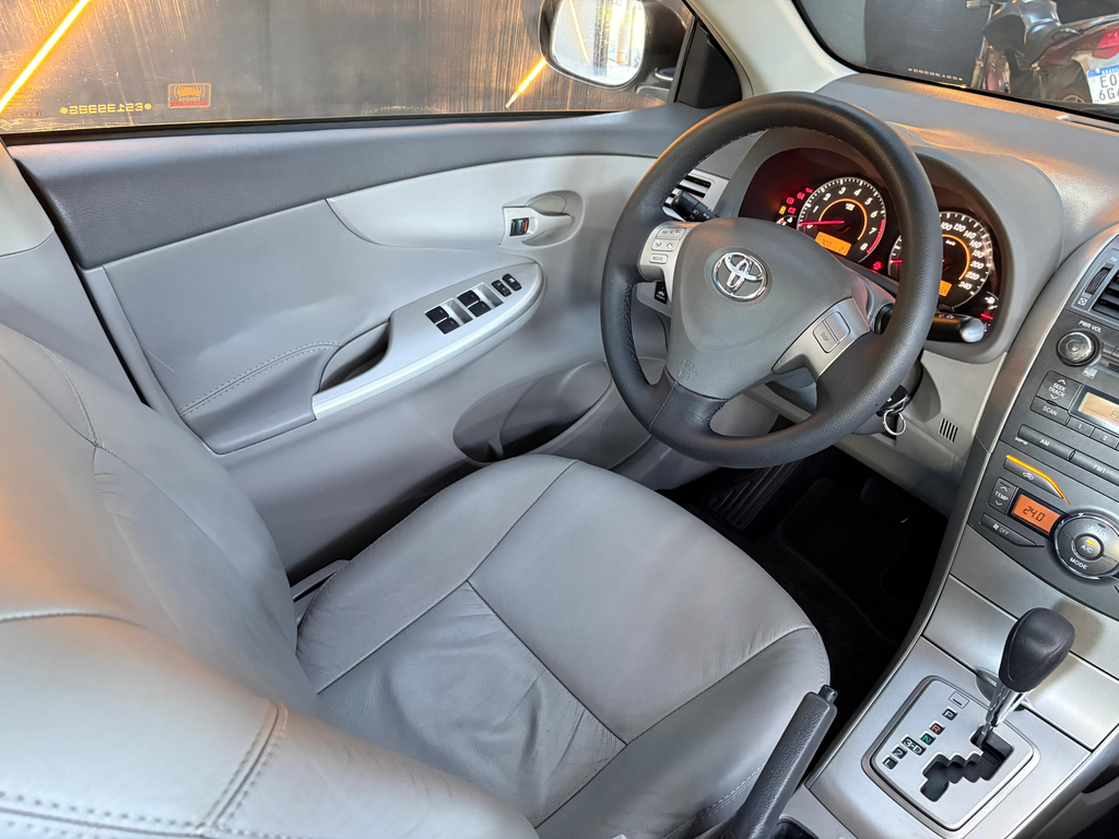 Toyota Corolla Marrom