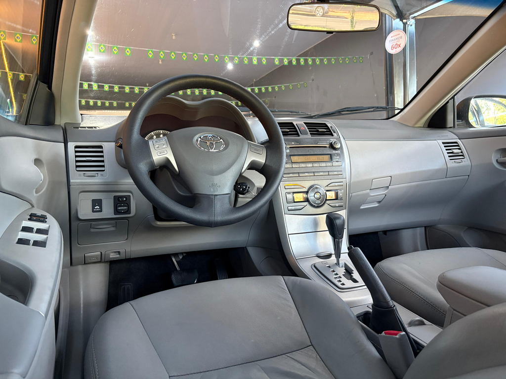 Toyota Corolla Marrom