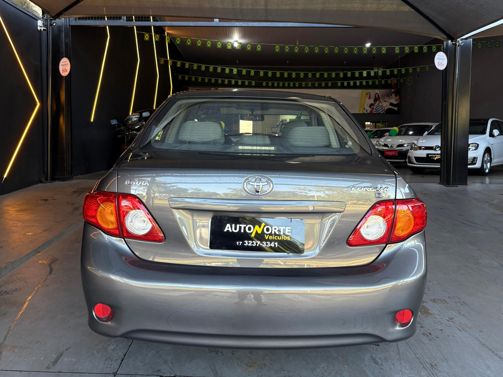 Toyota Corolla Marrom