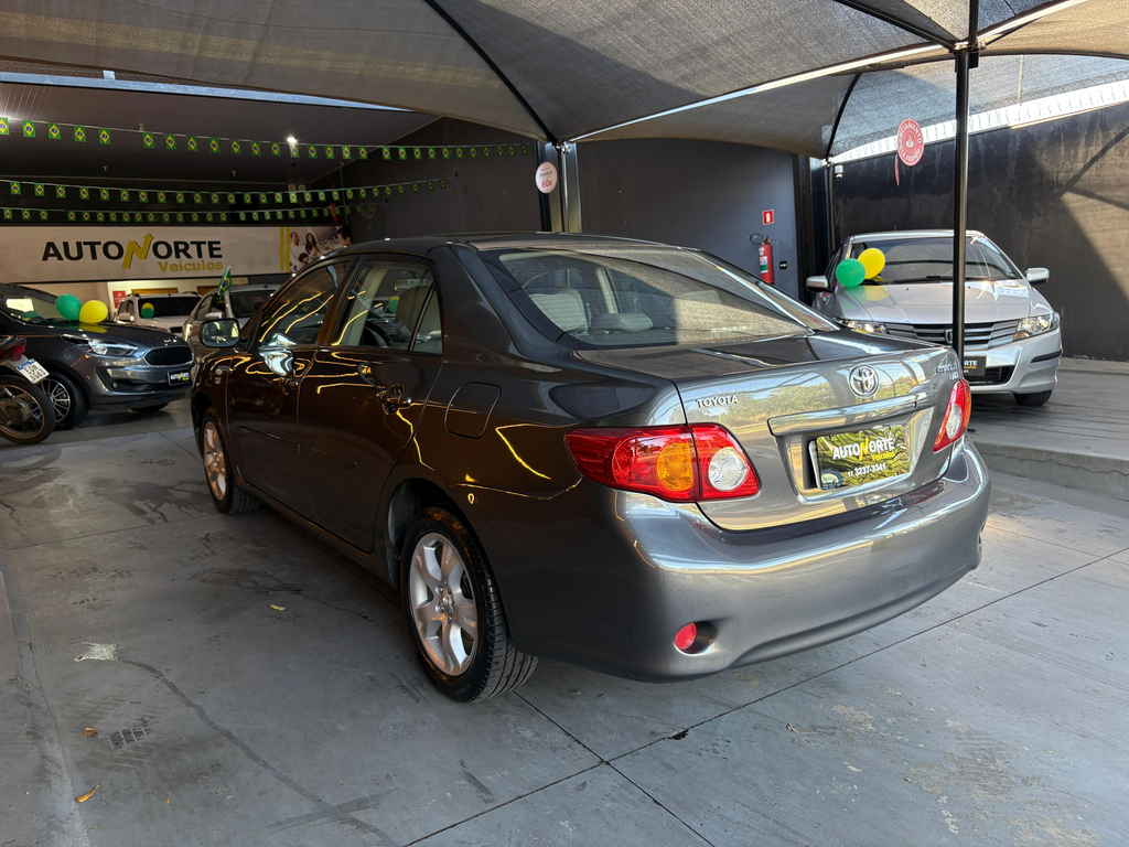 Toyota Corolla Marrom