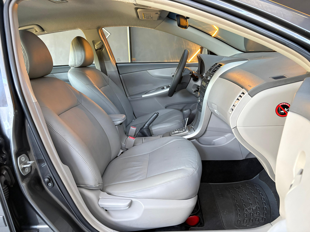 Toyota Corolla Marrom