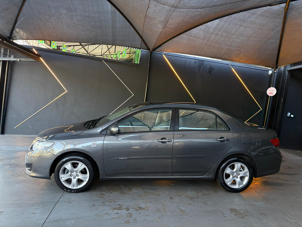 Toyota Corolla Marrom