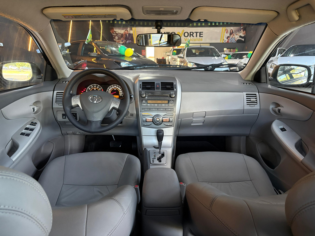 Toyota Corolla Marrom