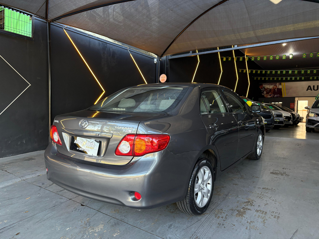Toyota Corolla Marrom