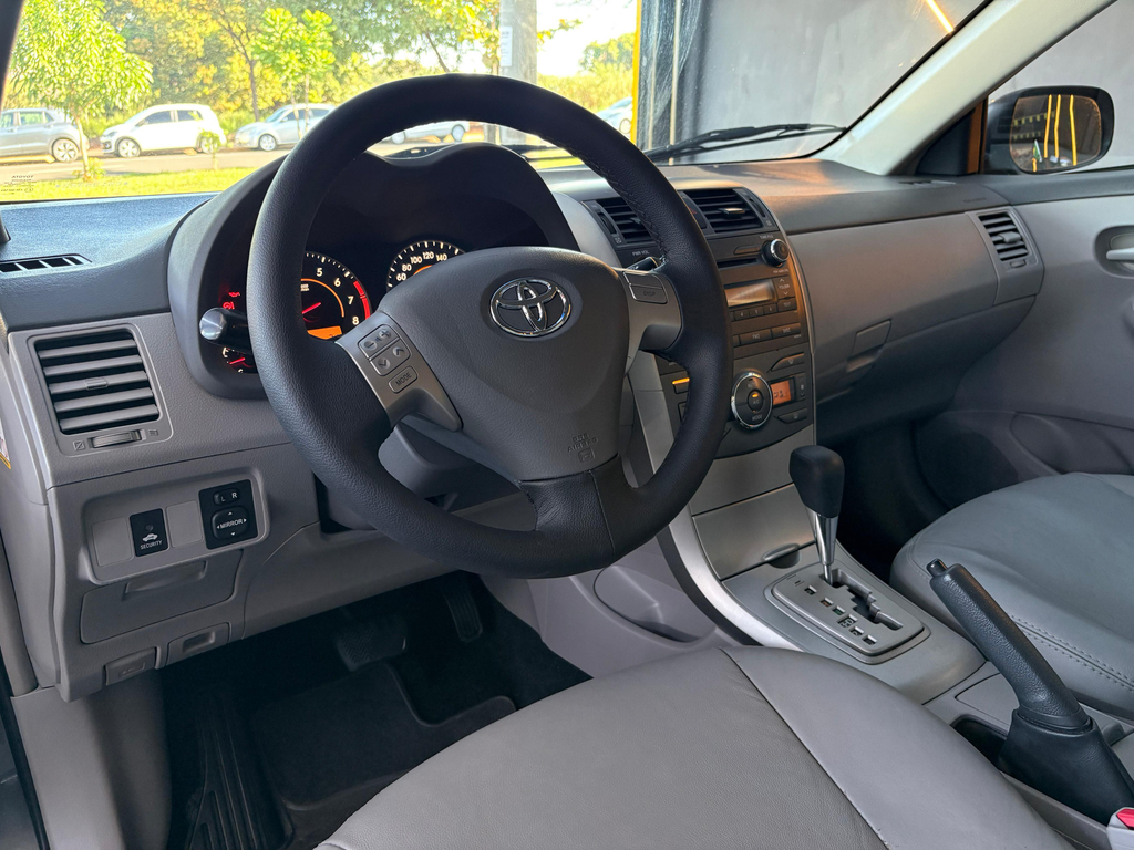 Toyota Corolla Marrom