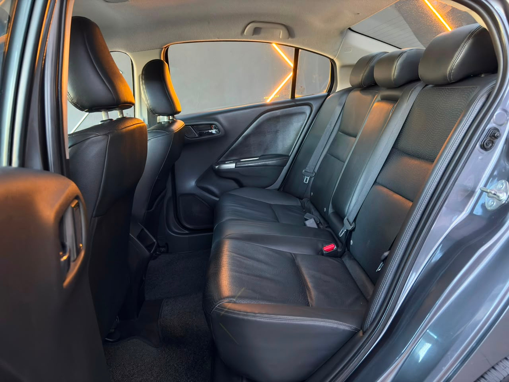 Honda City Cinza