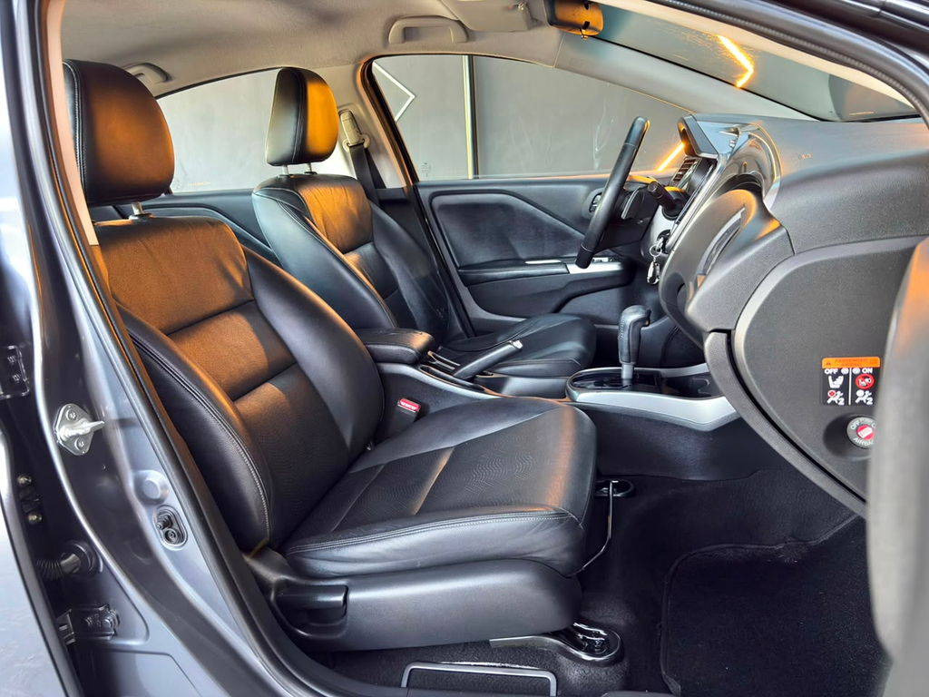 Honda City Cinza