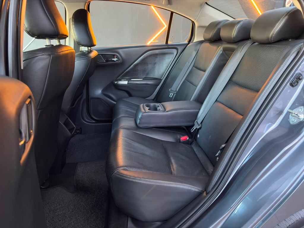 Honda City Cinza