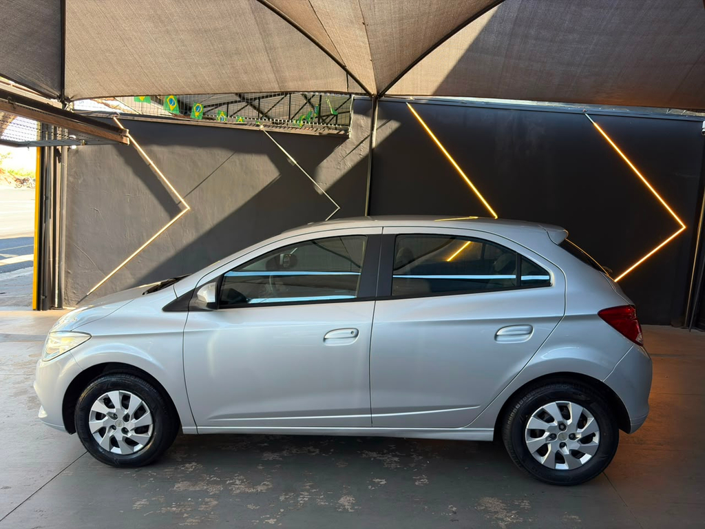 Chevrolet Onix Prata