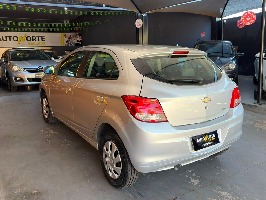 Chevrolet Onix Prata