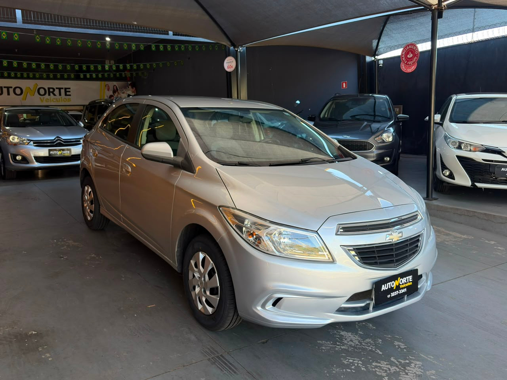 Chevrolet Onix Prata