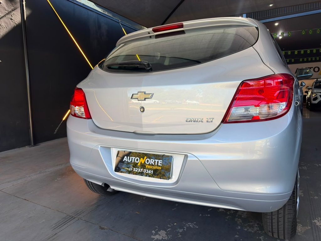 Chevrolet Onix Prata