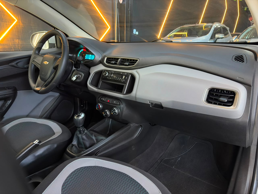 Chevrolet Onix Prata