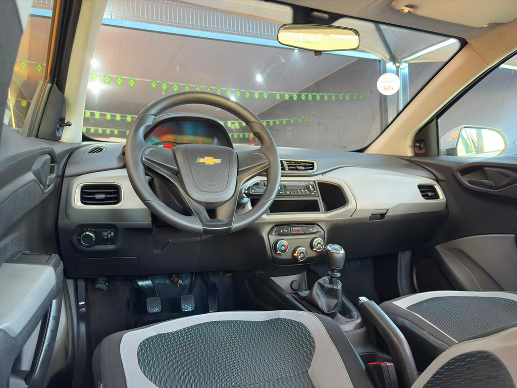 Chevrolet Onix Prata