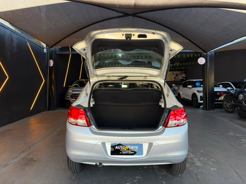 Chevrolet Onix Prata