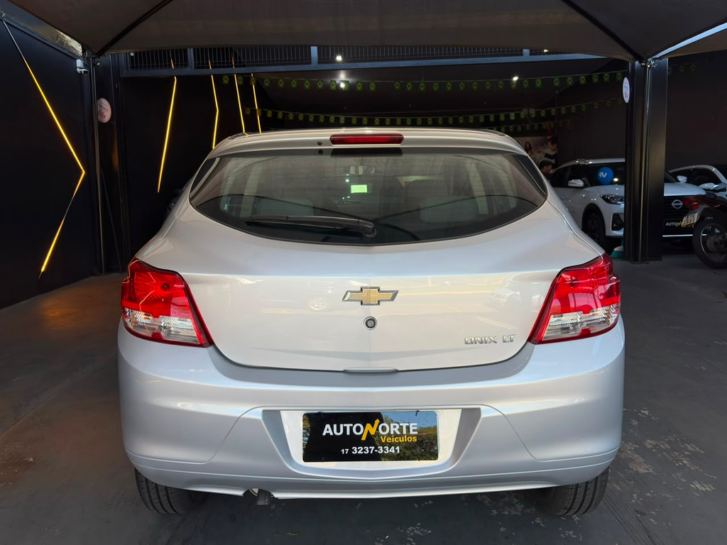 Chevrolet Onix Prata