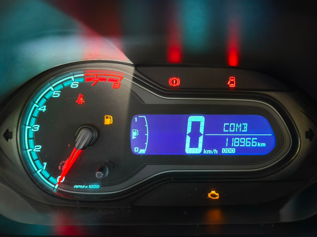 Chevrolet Onix Prata