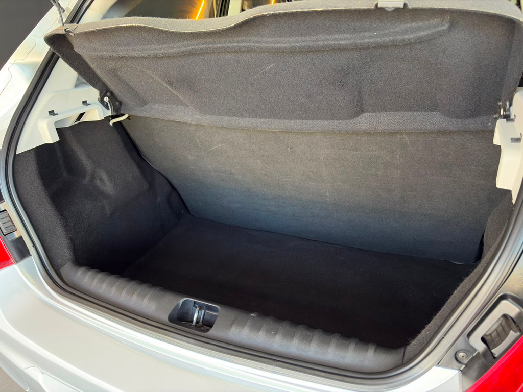 Chevrolet Onix Prata