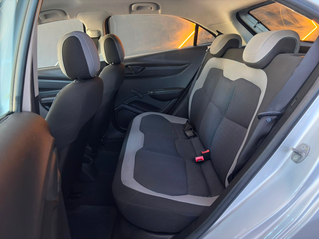 Chevrolet Onix Prata