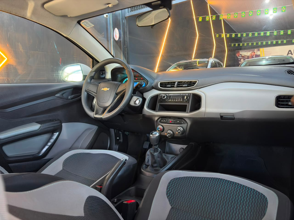 Chevrolet Onix Prata