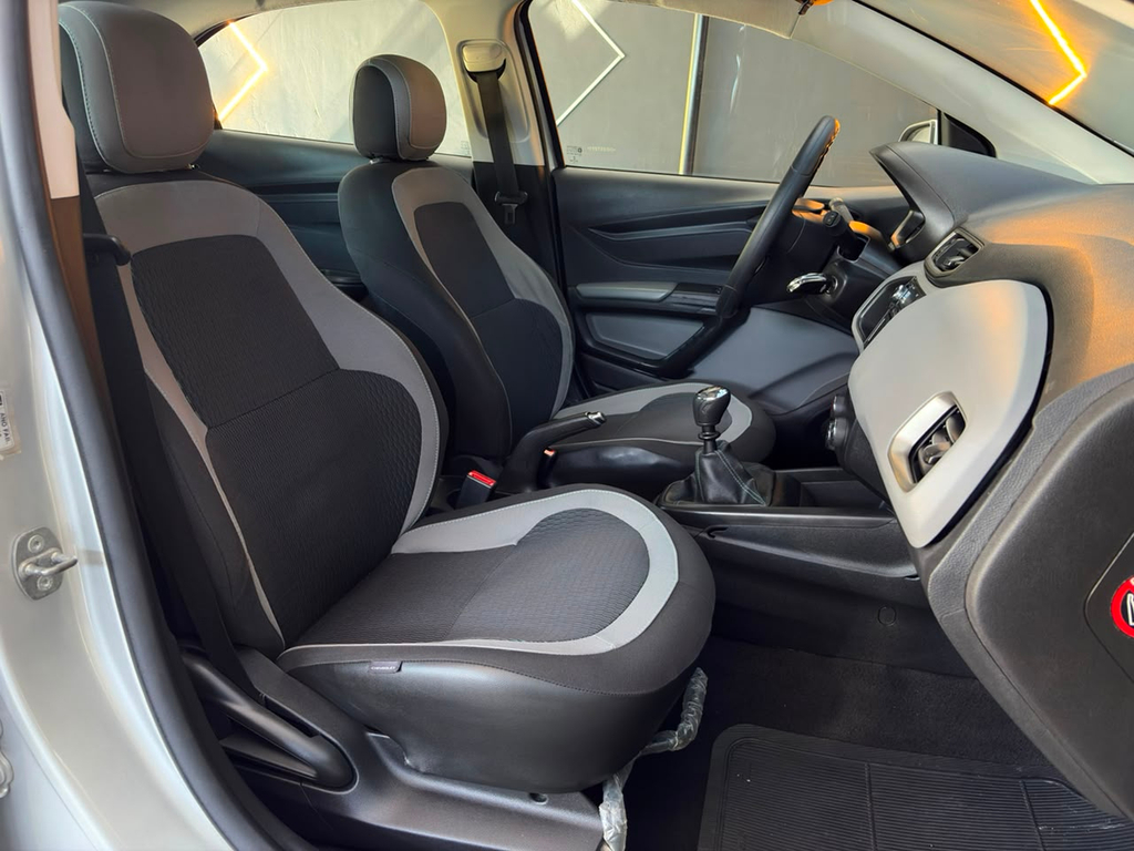 Chevrolet Onix Prata