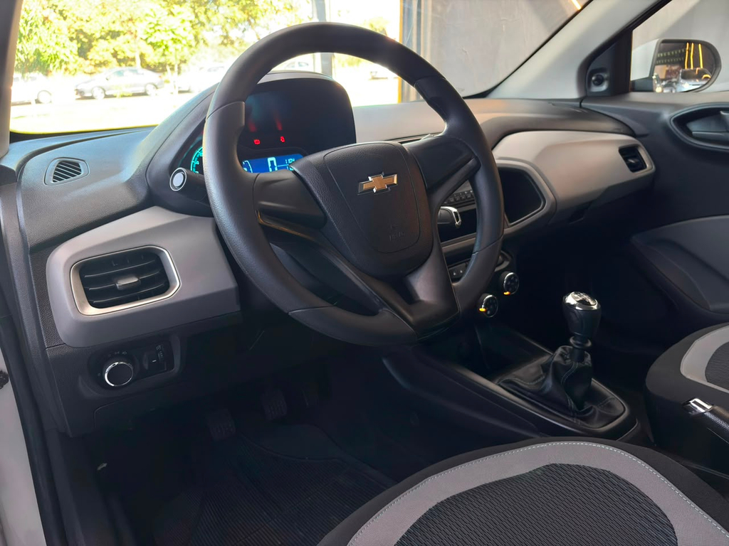 Chevrolet Onix Prata