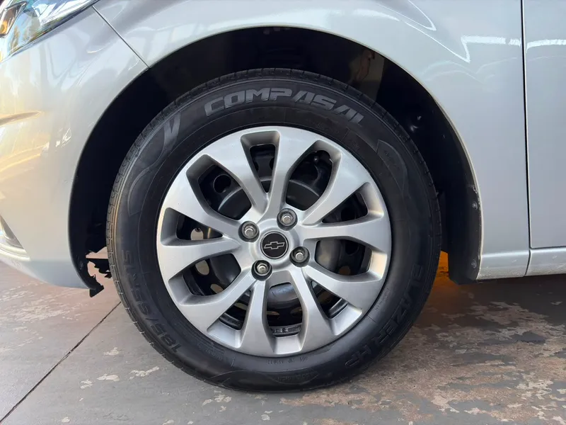 Chevrolet Prisma Prata