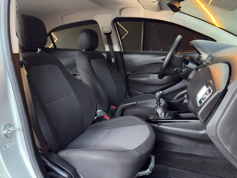 Chevrolet Prisma Prata