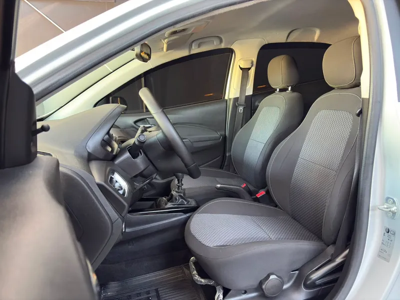 Chevrolet Prisma Prata