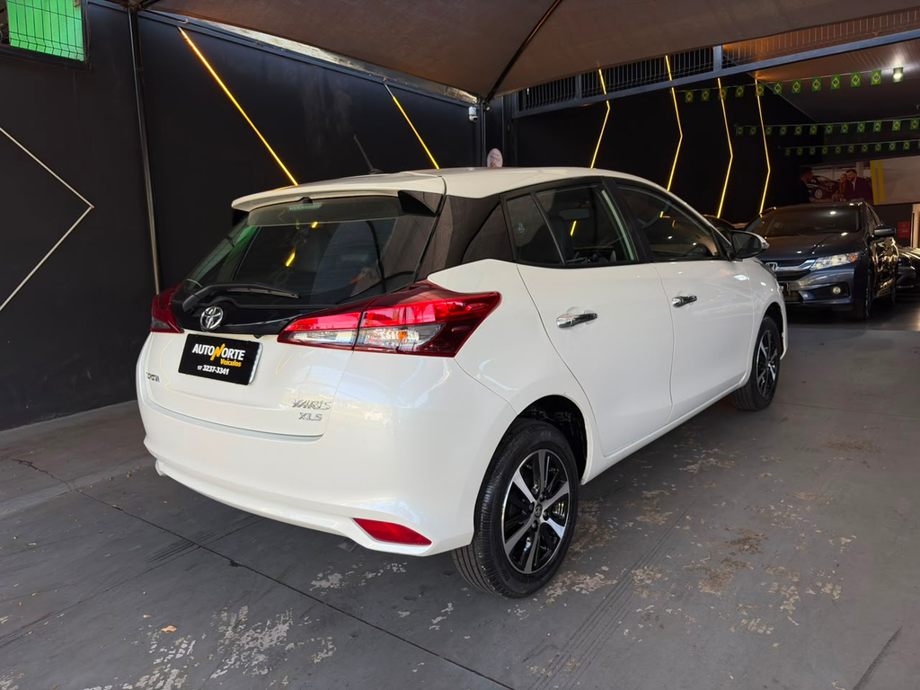 Toyota Yaris Branco