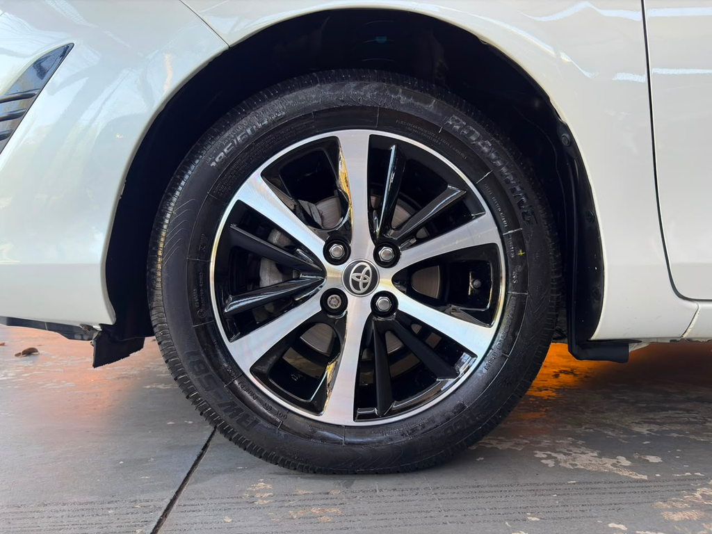Toyota Yaris Branco