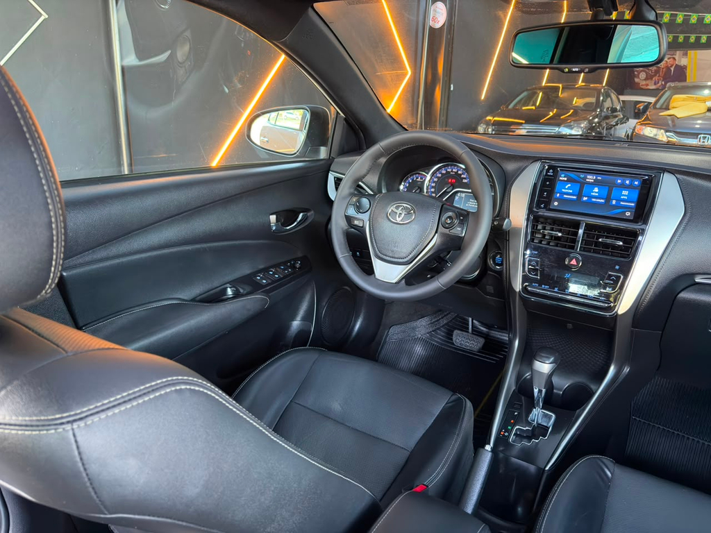 Toyota Yaris Branco